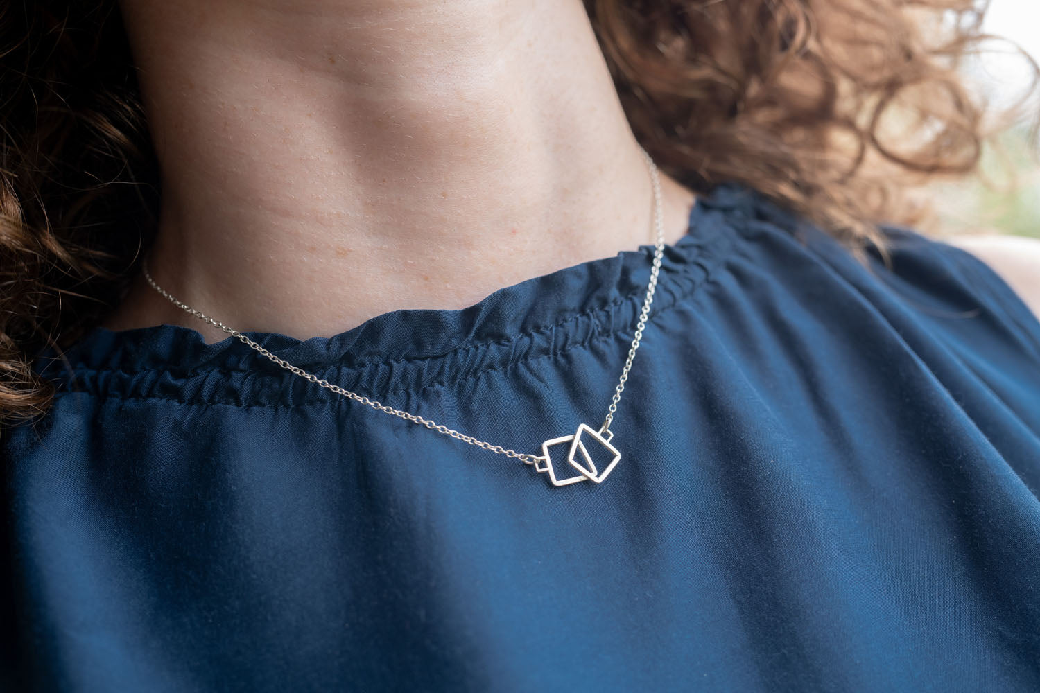 Double link pendant
