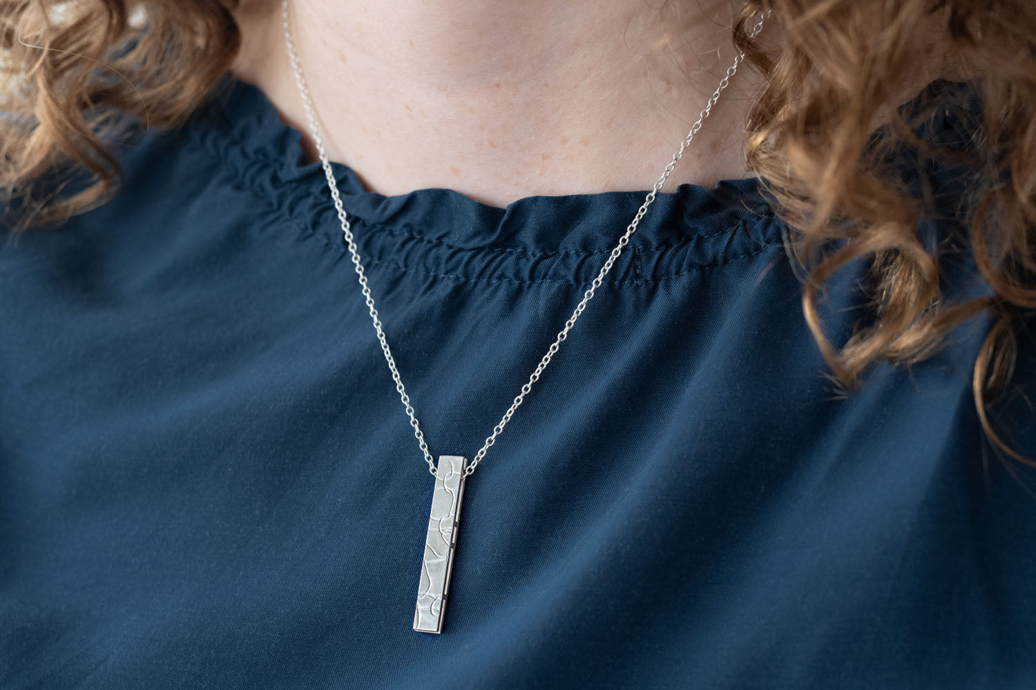 Silver strut pendant