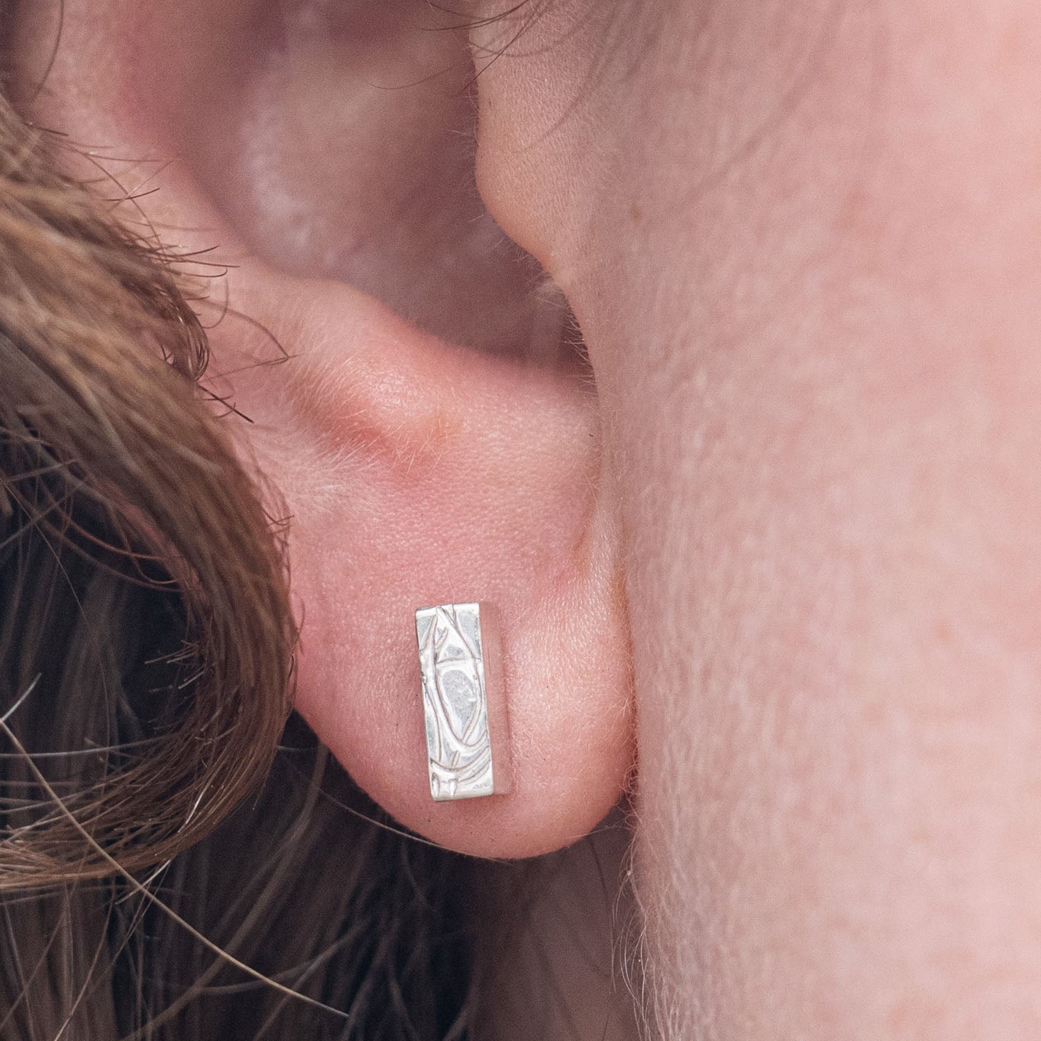 Small bar studs