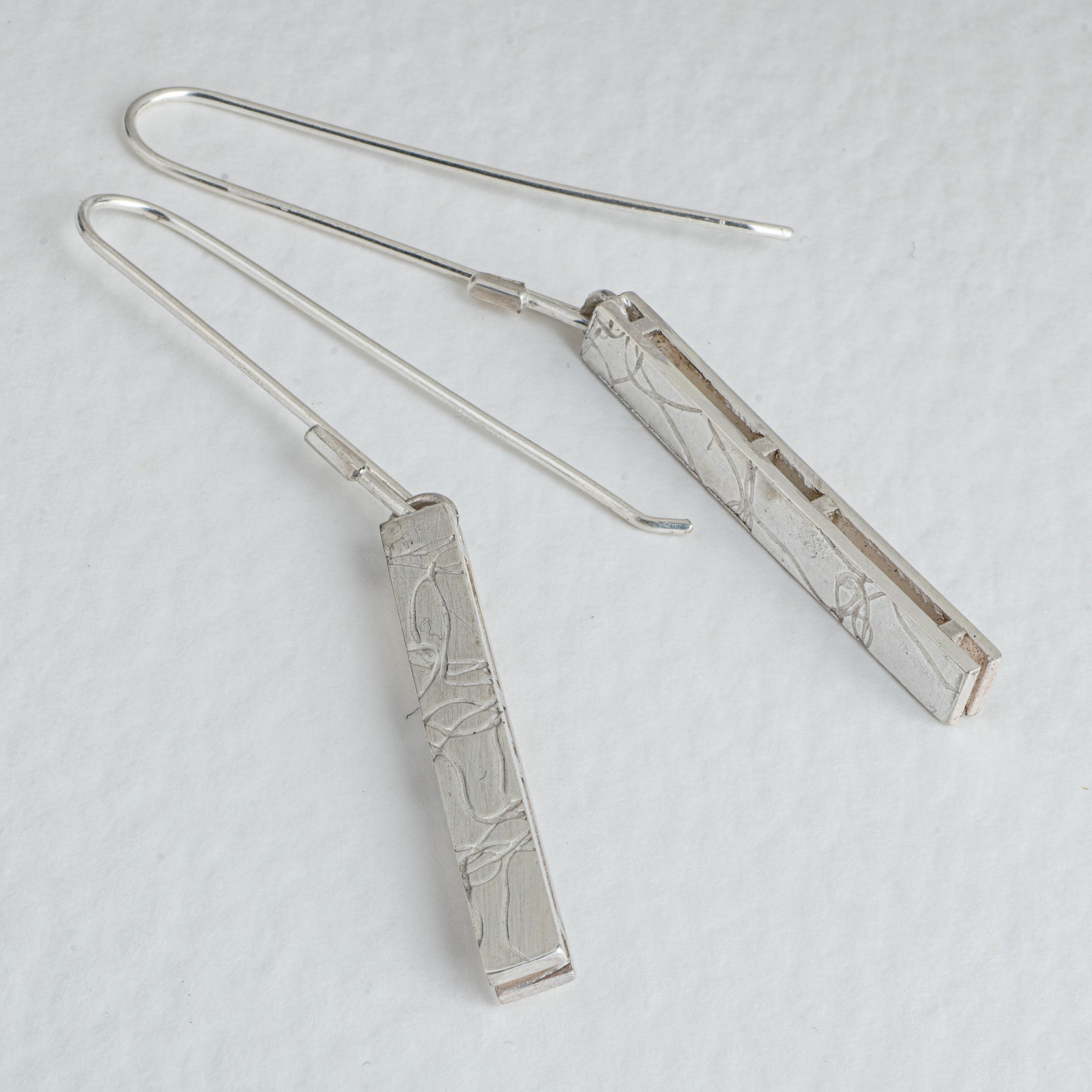 Long strut hook earrings