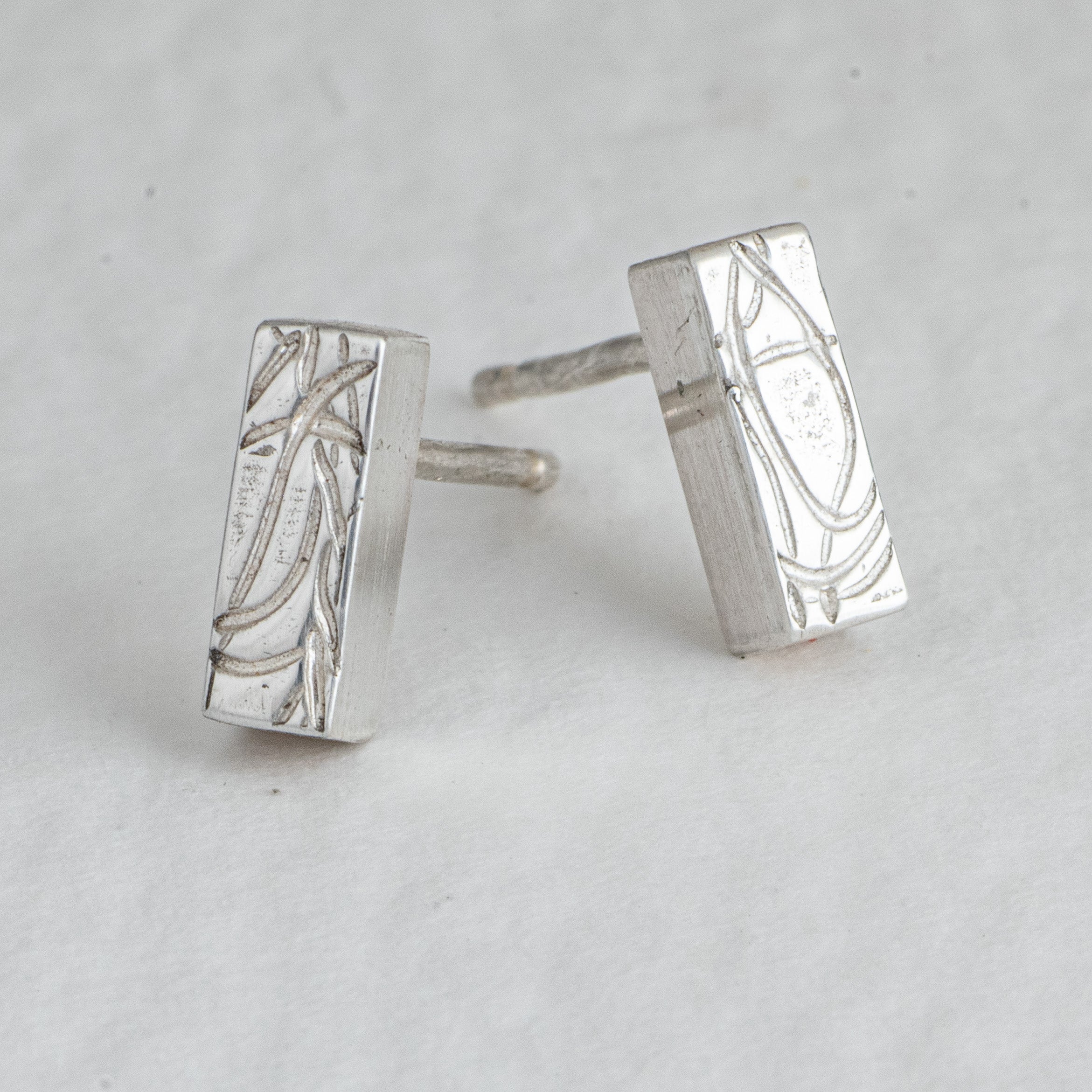 Small bar studs