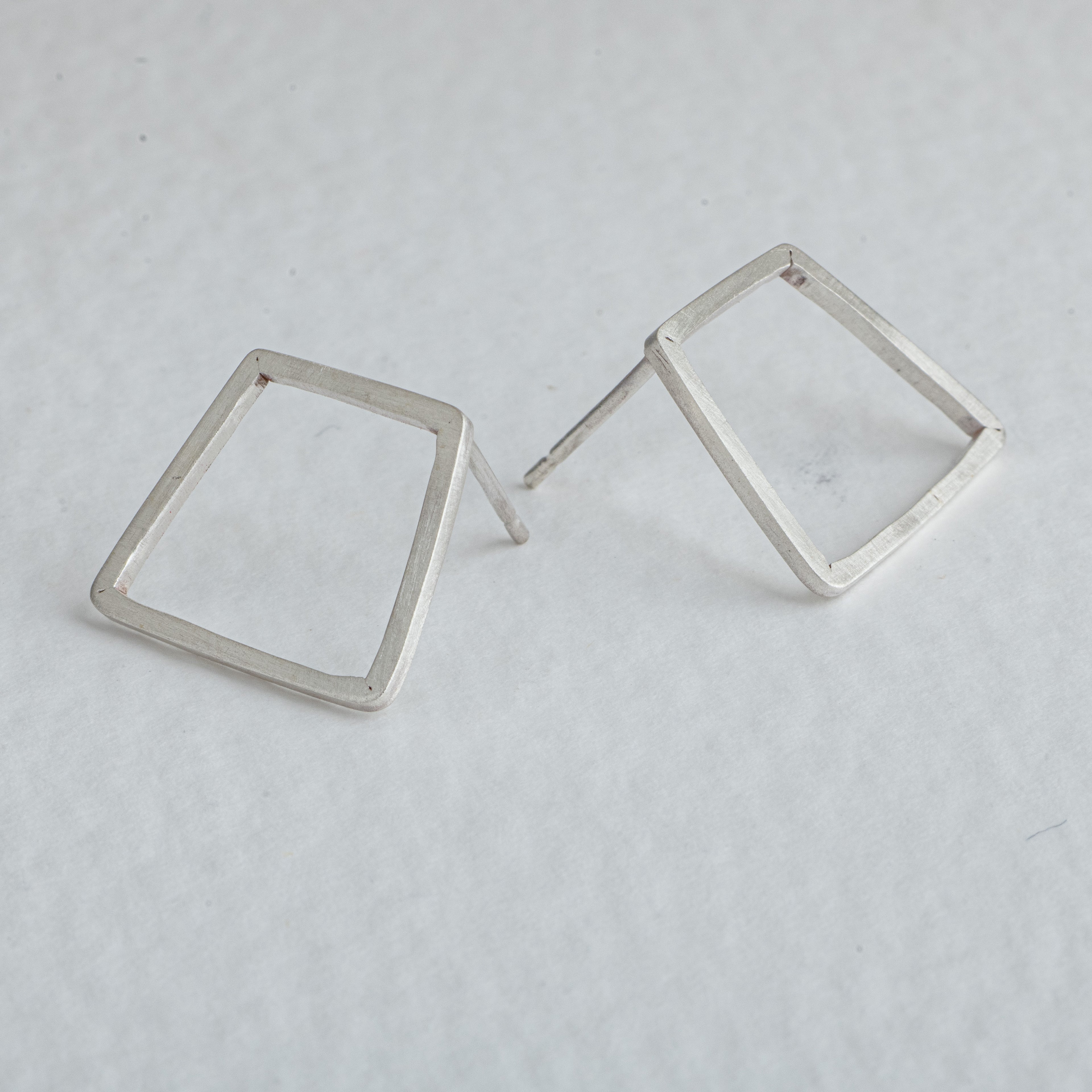 Wire studs